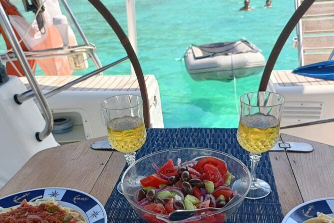 Balos Shared Catamaran Cruise (small groups up to 10 or 22ppl) - How small is the small group?