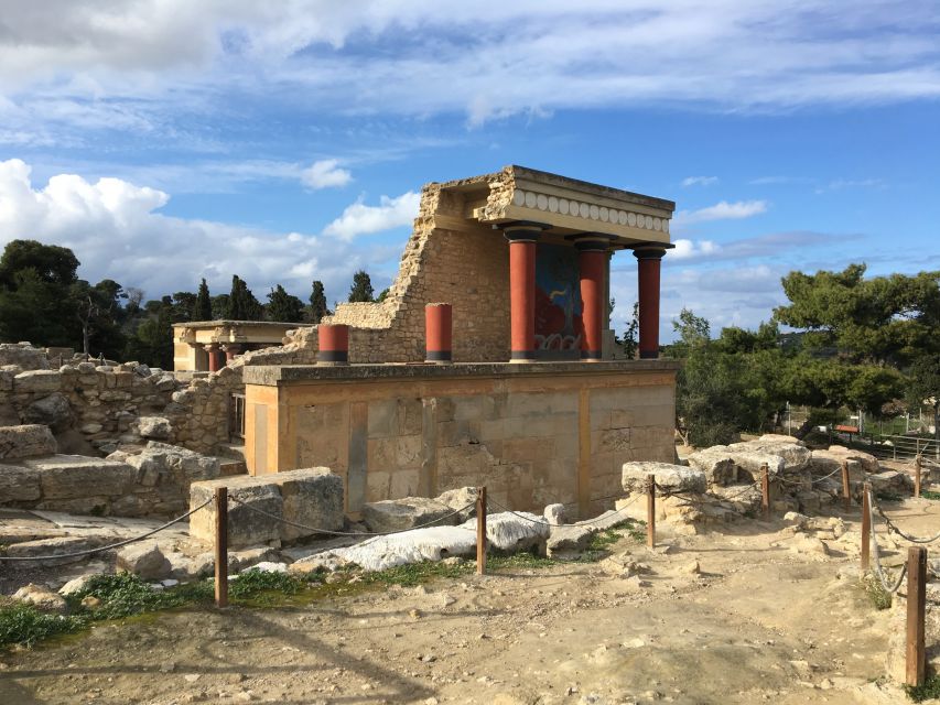 Best of Heraklion : Knossos - Arch.Museum - City tour - Entering Knossos at 9:00 AM