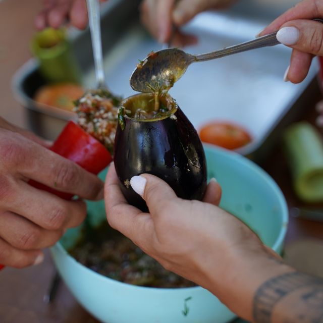 Chania: Authentic Cooking Class - Tzatziki and dakos while you wait