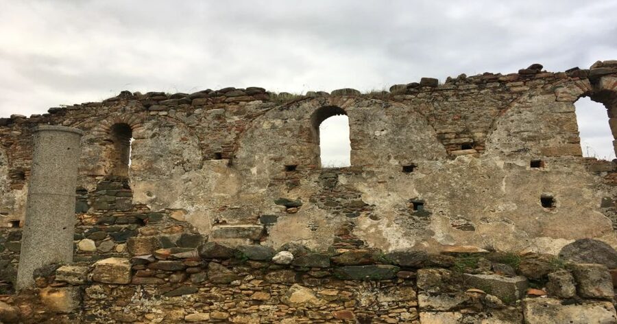 Chania Monasteries Private Tour: A Greek Orthodoxy Tribute - The abandoned complex and the final chapel above the Aegean