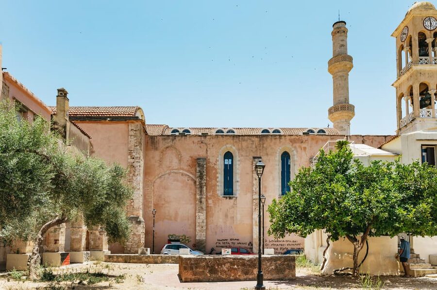 Chania: Old Town Highlights Guided Tour with Street Food - Walking from the market into the Old Town