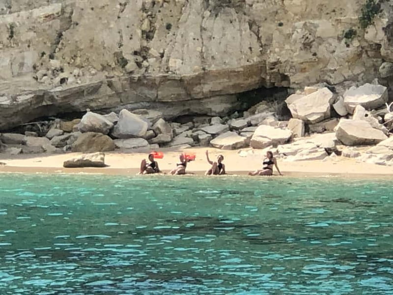 Chania: Private Cruise with Sup Food & Unlimited Drinks - The long stop at Balos