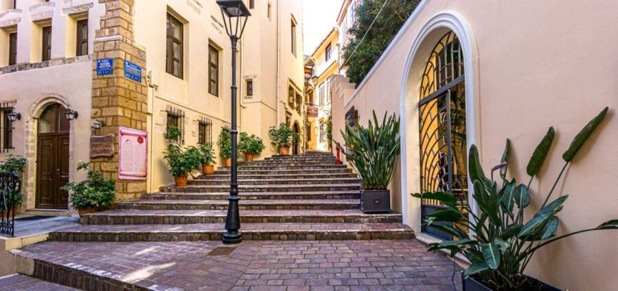 Chania: Private Guided Food and Wine Walking Tour with Lunch - Who will get the most from this day