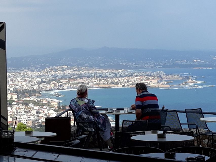 Chania: Private Guided Food and Wine Walking Tour with Lunch - Four Cretan wines with Maria