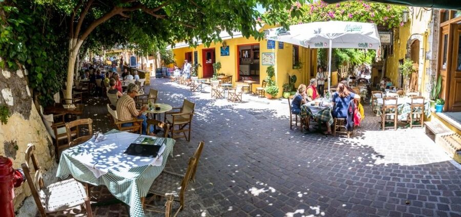 Chania: Private Guided Food and Wine Walking Tour with Lunch - What private means here