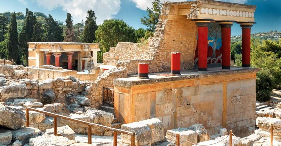 Chania/Rethymno: Knossos Palace & Heraklion City Tour - Why Knossos is more than a Minotaur story