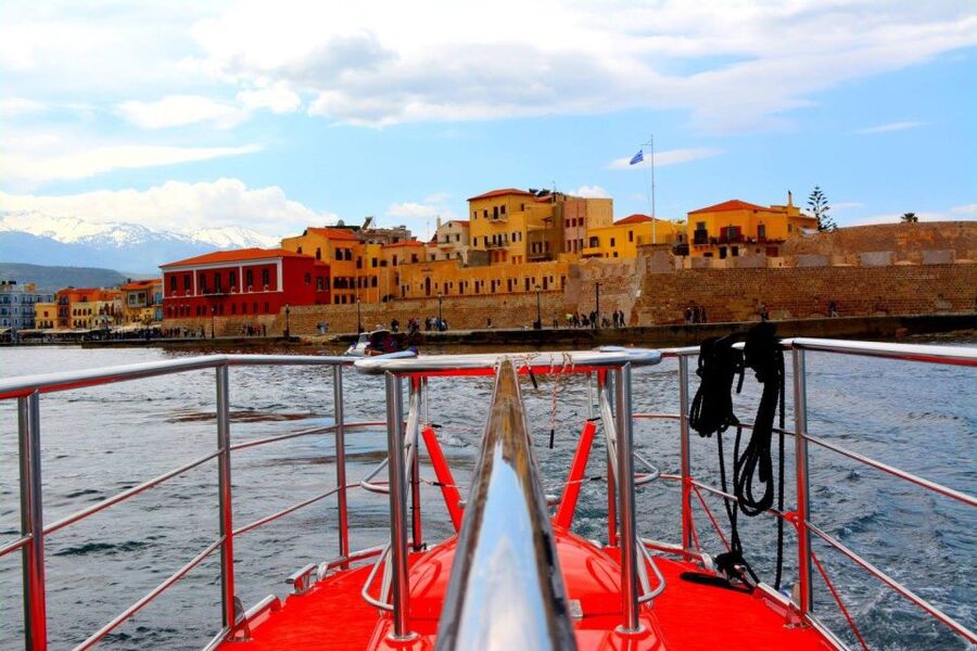 Chania: Semi-Submarine Boat Underwater Experience - Audio narration versus live guidance