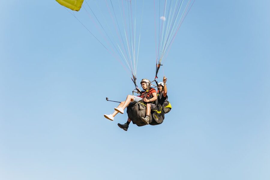 Chania: Tandem Paragliding Flight in Crete - Meeting Yannis and preparing for takeoff