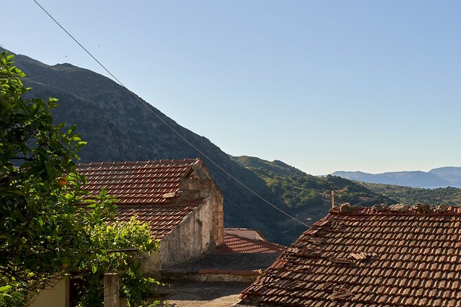 Cretan Night: Dinner & Live Show at Pano Karouzanos Village - Walking through Karouzanos before dinner