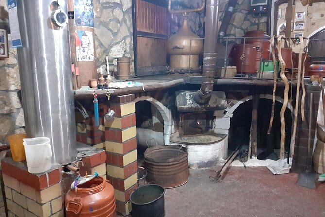 Cretan Wines & Olive oil tour - The treasures of Crete - Stironas and the raki distillery lunch