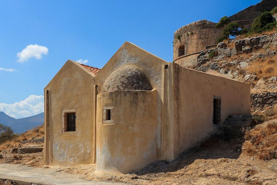 Crete: Day Trip to Agios Nikolaos and Spinalonga Island - Elounda gives you lunch, beaches, and the boat departure