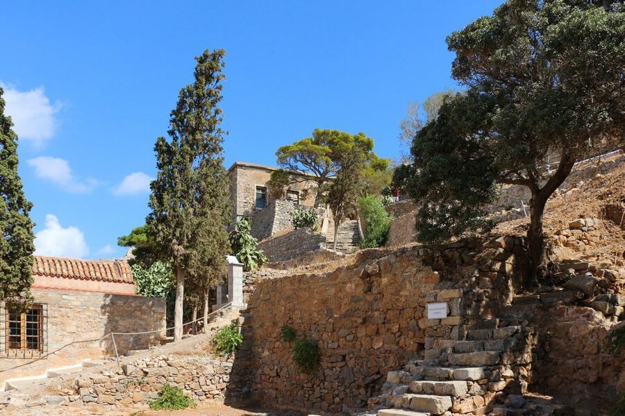 Crete: Day Trip to Agios Nikolaos and Spinalonga Island - The guides add value between the stops