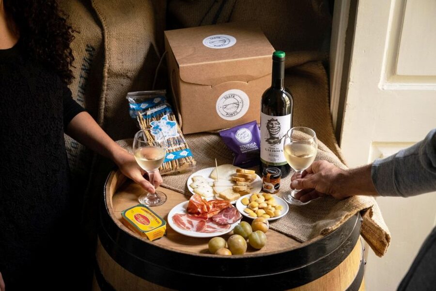 Crete: Heraklion Food and City tour - The market: olive oil, cheese, and Cretan staples