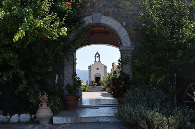 Crete in a Day: Knossos, Soap Workshops, Olive Oil & Wine Tasting - Titakis Wines in Kounavoi
