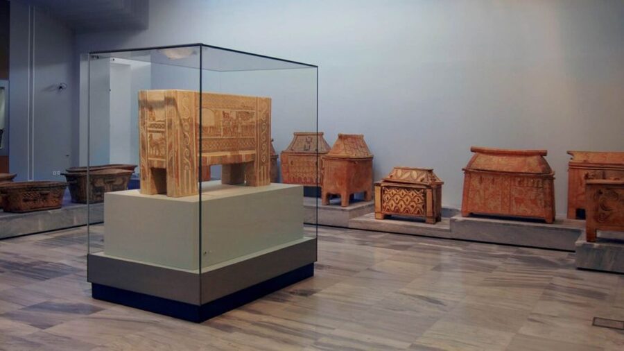 Crete: Knossos E-Ticket with Audio Guide & Optional Museum - Following the palace story by phone