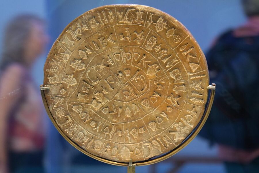 Crete: Knossos Palace, Archaeological Museum & Heraklion - Guides, languages, and how much help you receive
