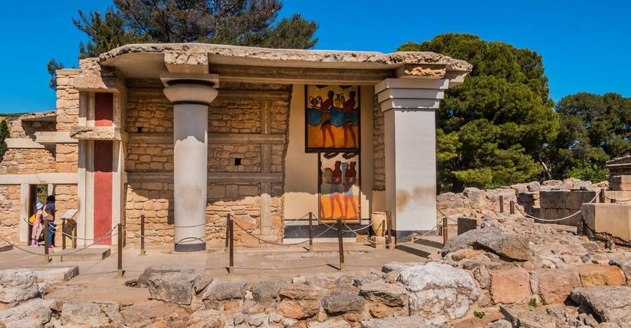Crete: Knossos Palace Entry Ticket with Optional Audio Guide - Timing, heat, and crowds at Knossos