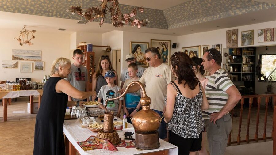 Crete: Land Rover Safari Nida Route - A traditional lunch with unlimited wine