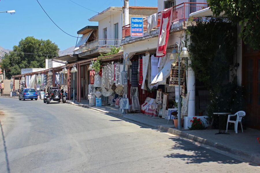 Crete: Land Rover Safari Through Katharo Plateau - Barbecue lunch with local wine