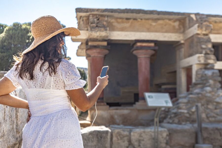 Crete: Palace of Knossos E-Ticket and Audio Guide - Is the audio better than a live guide?