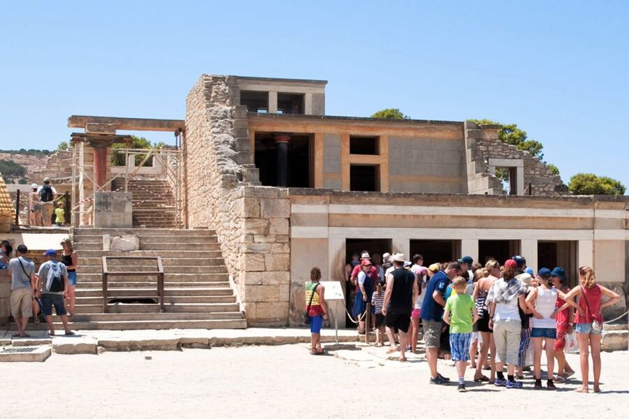 Crete: Palace of Knossos E-Ticket and Audio Guide - The West Magazines and the palace as a working machine