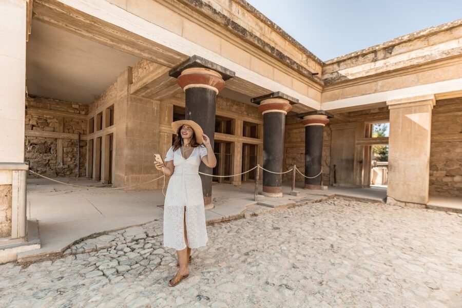 Crete: Palace of Knossos E-Ticket and Audio Guide - The Queen’s Megaron and the famous blue dolphins