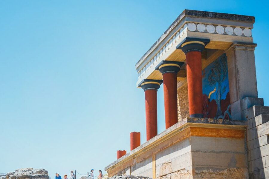 Crete: Palace of Knossos E-Ticket and Audio Guide - Finding your way into the palace grounds