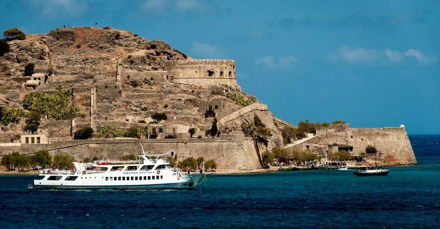 Crete: Spinalonga-Plaka-Agios Nikolaos Tour - Agios Nikolaos and the calm around Voulismeni Lake
