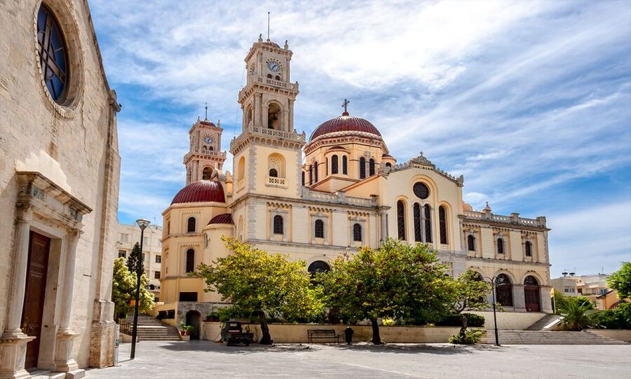 Day Trip To Heraklion City Center & Market & CretAquarium - A practical day from resort pickup to Heraklion