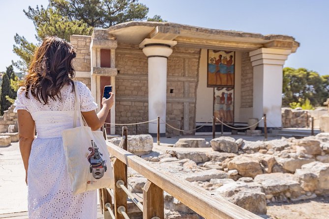 E-Ticket & Audio Tour for Knossos Palace: Unlock Minoan Majesty - Timing, walking, and what to carry