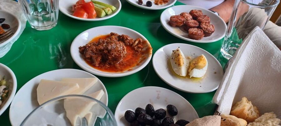 Food Tour in Heraklion – Discover Cretan Flavors - Churches, fountains, and the old center