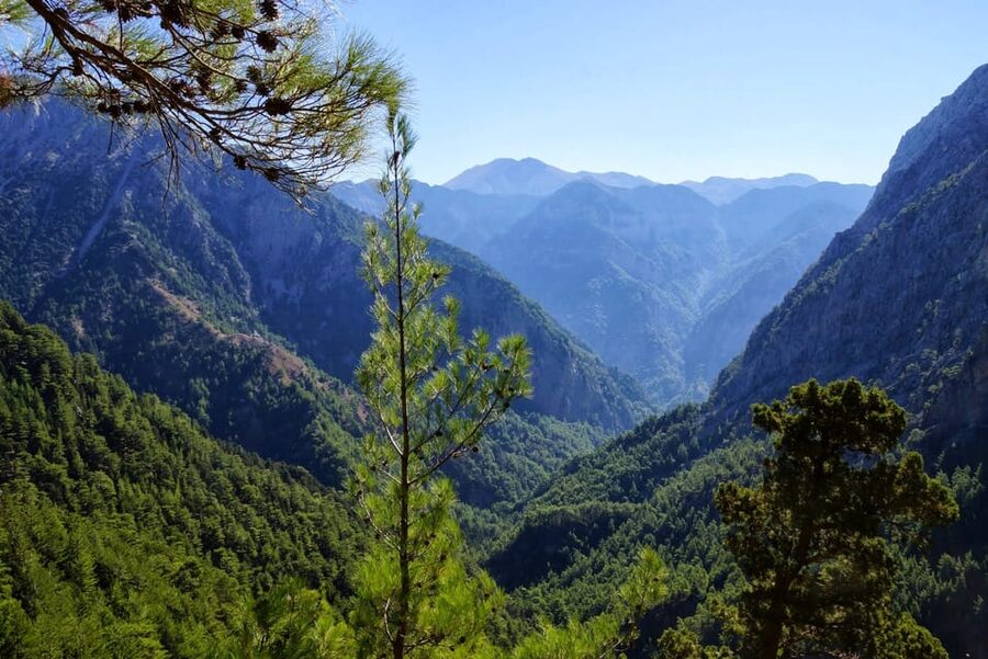 From Chania/Rethymno: Samaria Gorge Easy Way - The ferry ride to Agia Roumeli