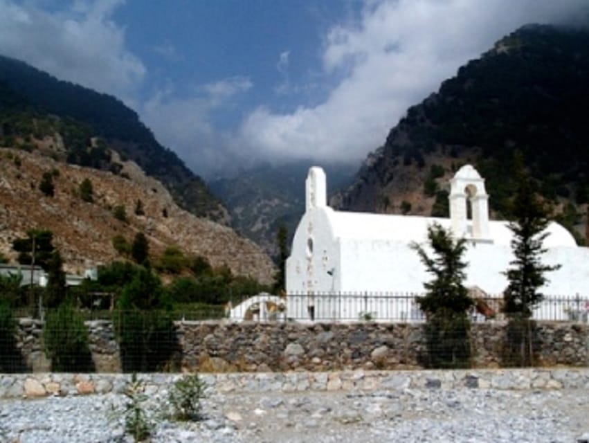 From Chania/Rethymno: Samaria Gorge Easy Way - Lunch and swimming in Agia Roumeli