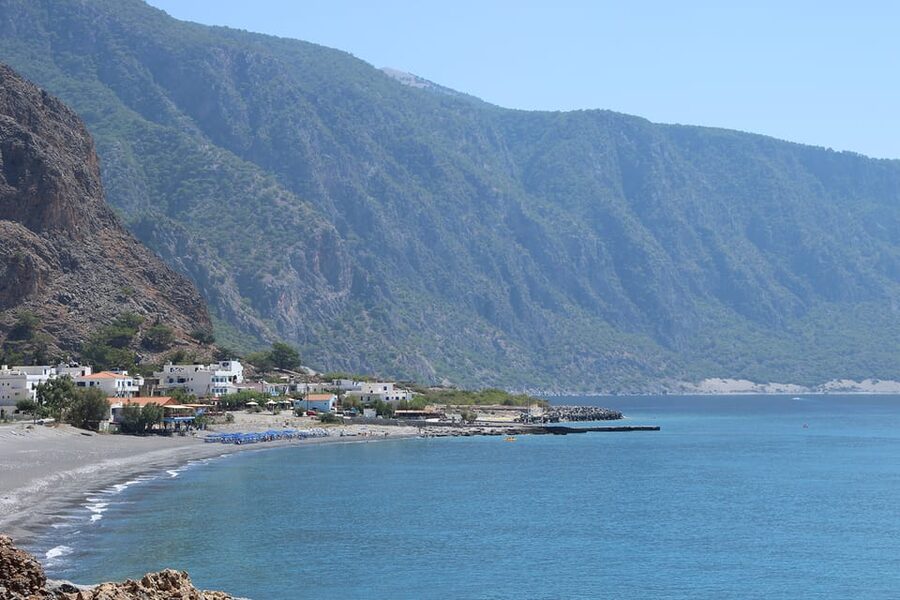 From Chania/Rethymno: Samaria Gorge Easy Way - The guide and group organization