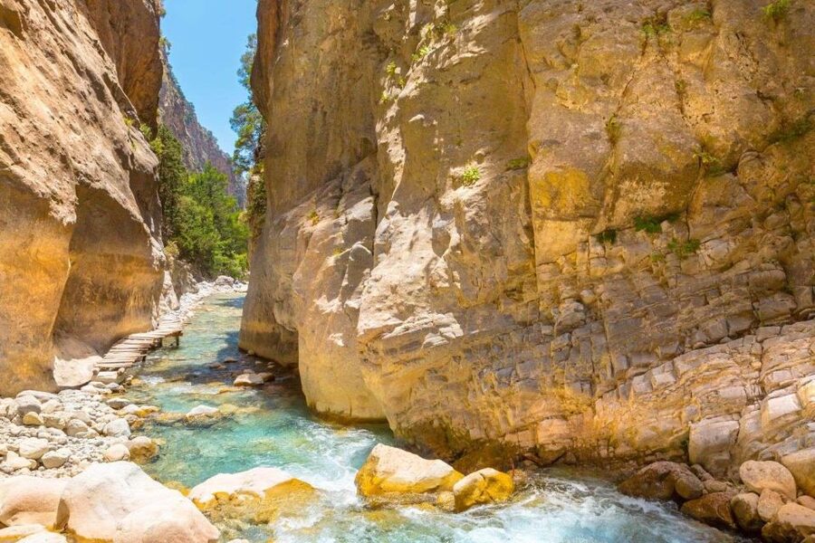 From Chania/Rethymno: Samariá Gorge Guided Hike with Pickup - Breakfast at Omalos before the wooden staircase