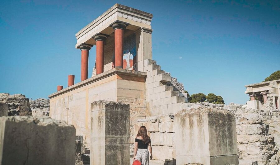 From Heraklion: Cave of Zeus & Knossos Palace Private Tour - Knossos Palace and the Minoan world