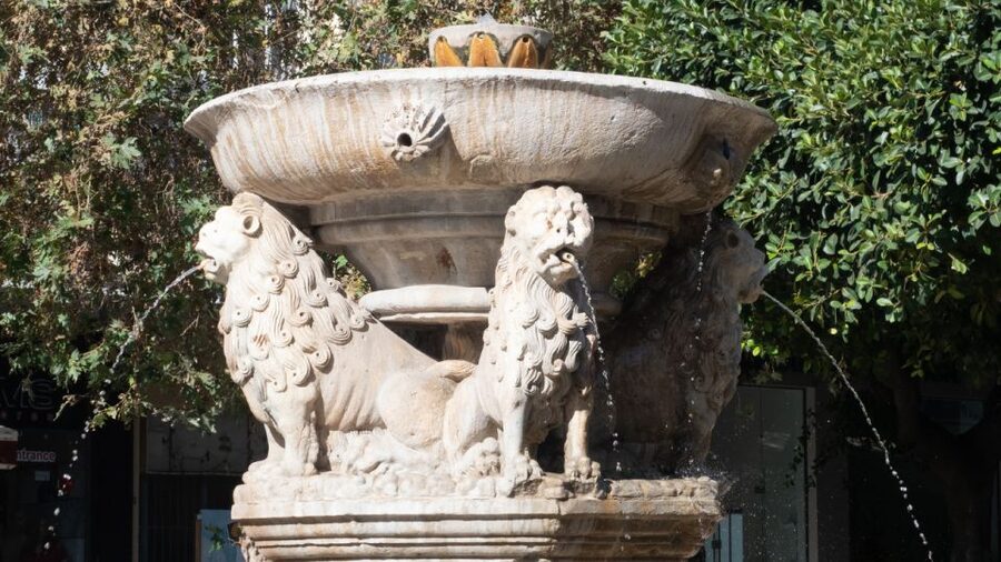 From Heraklion: Historical Center City Tour & Knossos Palace - Who should book this tour?
