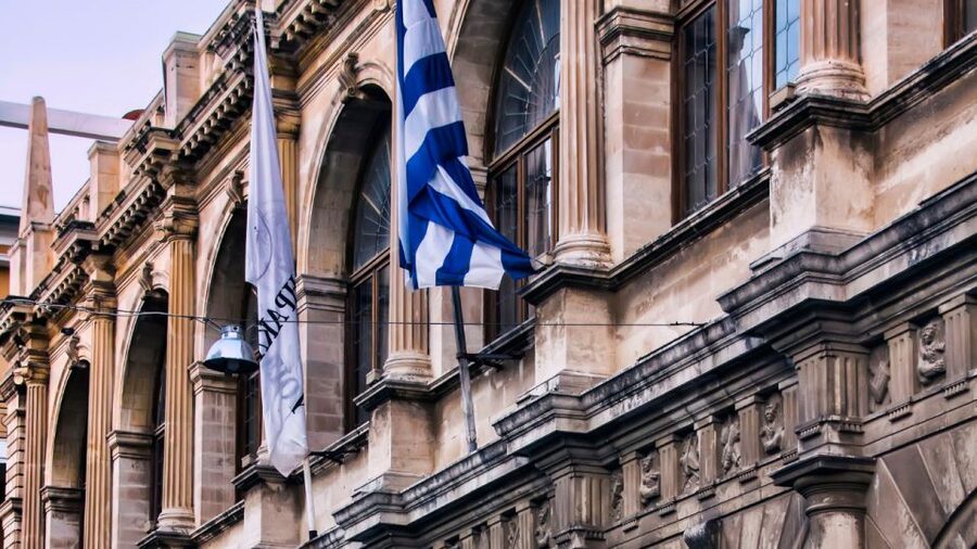 From Heraklion: Historical Center City Tour & Knossos Palace - Guides, languages, and group comfort