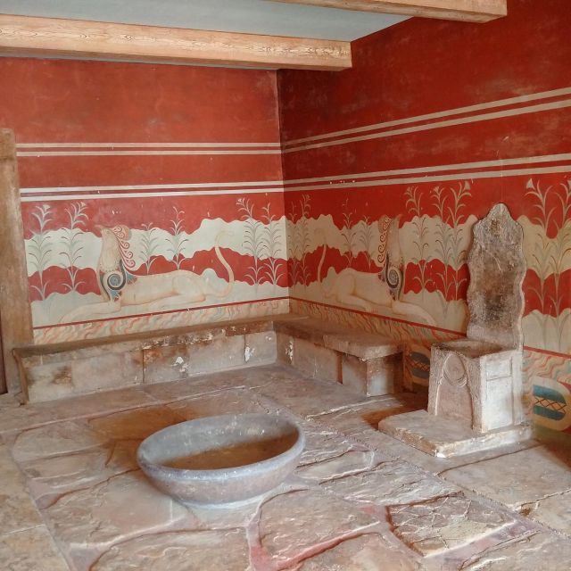 From Heraklion: Knossos Palace Entry Ticket and Private Tour - The throne and the palace’s most important spaces