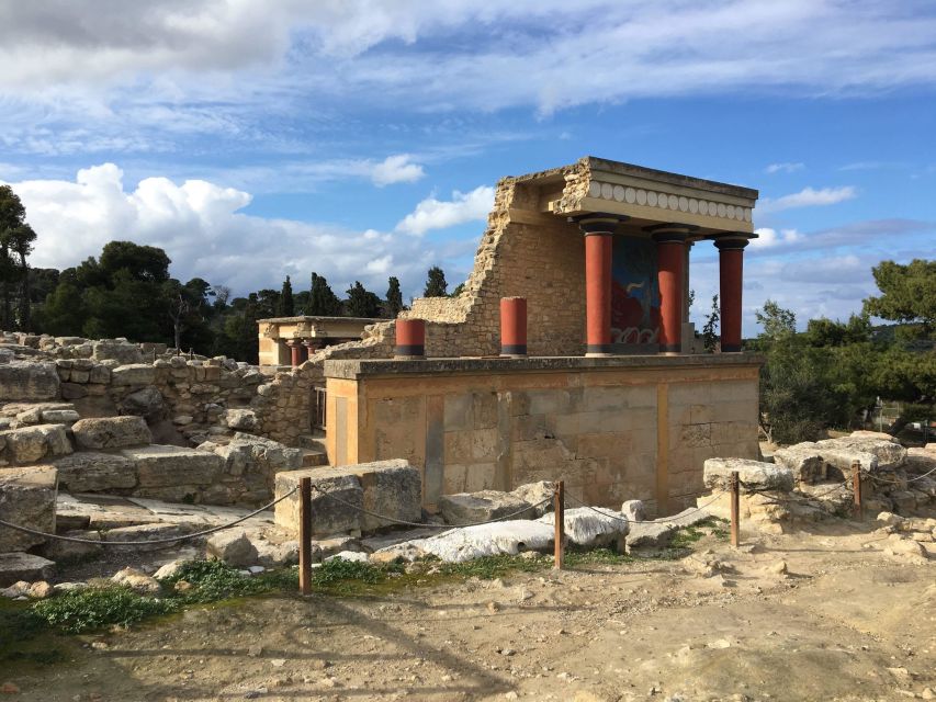 From Heraklion: Knossos Palace Entry Ticket and Private Tour - Sir Arthur Evans and the modern face of Knossos
