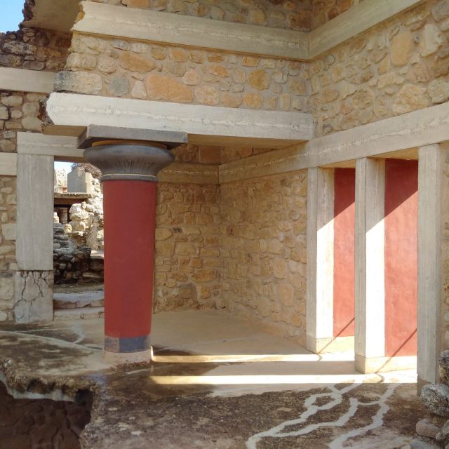 From Heraklion: Knossos Palace Entry Ticket and Private Tour - A 1.5-hour schedule that favors highlights
