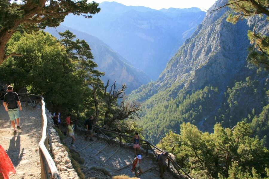 From Rethymno: Samariá Gorge Full-Day Hike - Early pickup from Rethymno and the road to Omalos