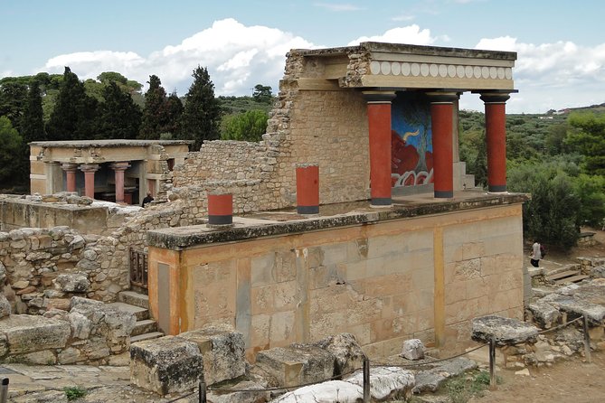 Full-Day Knossos And Heraklion Tour From Chania - Guide quality and group size