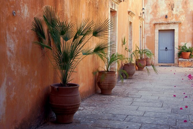 Full-Day West Crete Tour: Chania & Rethymnon Old Town and Kournas Lake - Morning pickup from Heraklion and the eastern resorts