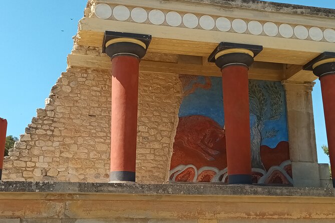 Guided Tour in Knossos Palace - Crowds, timing, and the rhythm of the visit