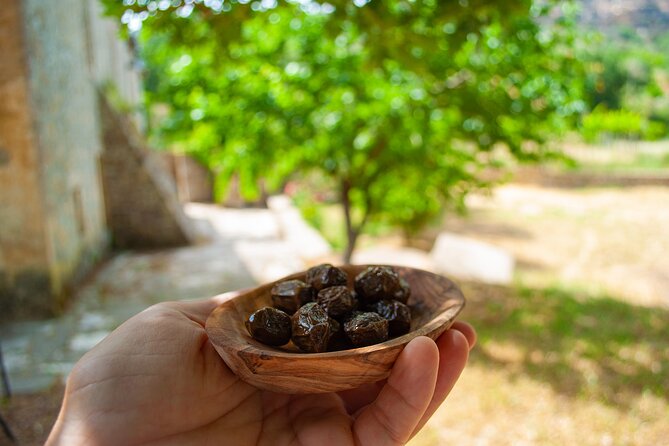 Half-Day Private Tour & Picnic in Real Cretan Countryside Retreat - Agios Thomas and its Roman crypts