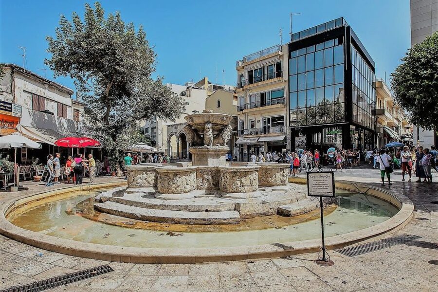Heraklion: City Highlights with a Private Driver - Starting at Knossos, the heart of the day