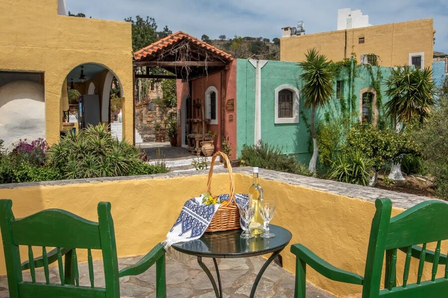 Heraklion: Cretan Cooking Lesson with Lunch in Arolithos - What You Actually Cook