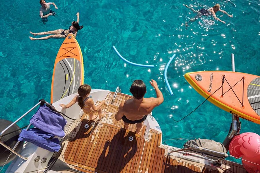 Heraklion: Dia Island Catamaran Cruise with Dinner and Wine - Leaving Heraklion with coffee and Cretan snacks