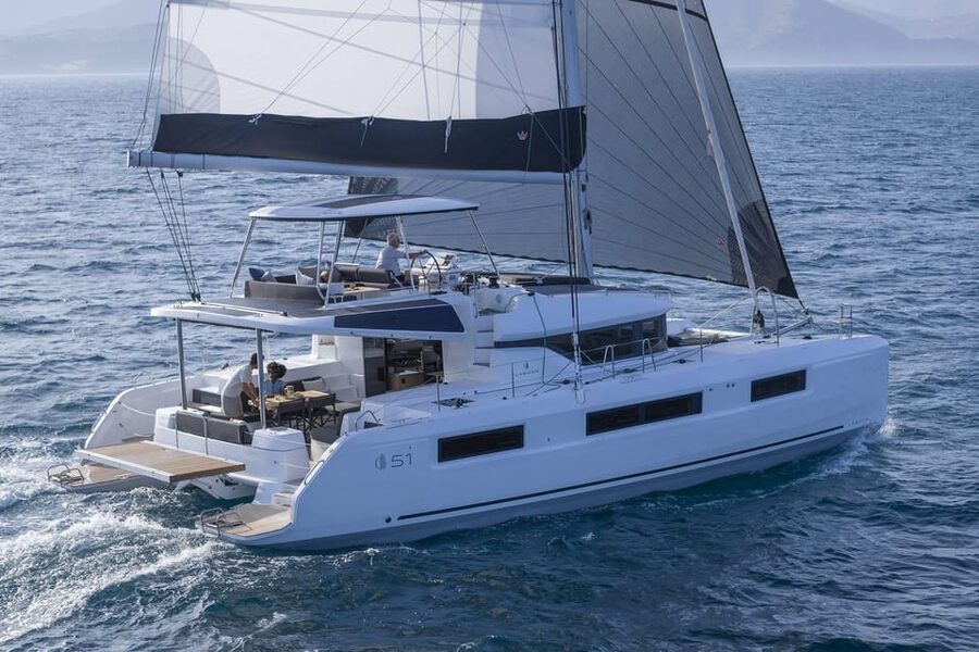 Heraklion: Dia Island Luxury Catamaran Cruise with Meal - Key points at a glance